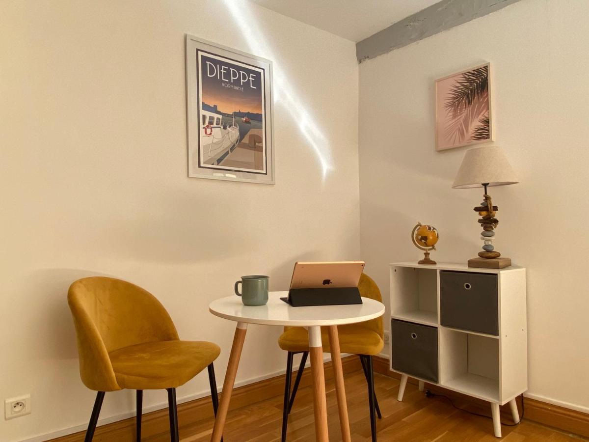 Beau Studio Cosy Calme En Face Du Port Sur Le Quai Apartment Dieppe Exterior photo
